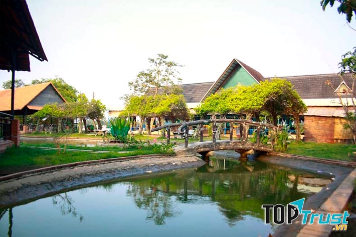 Khung cảnh khu du lịch Bình Mỹ