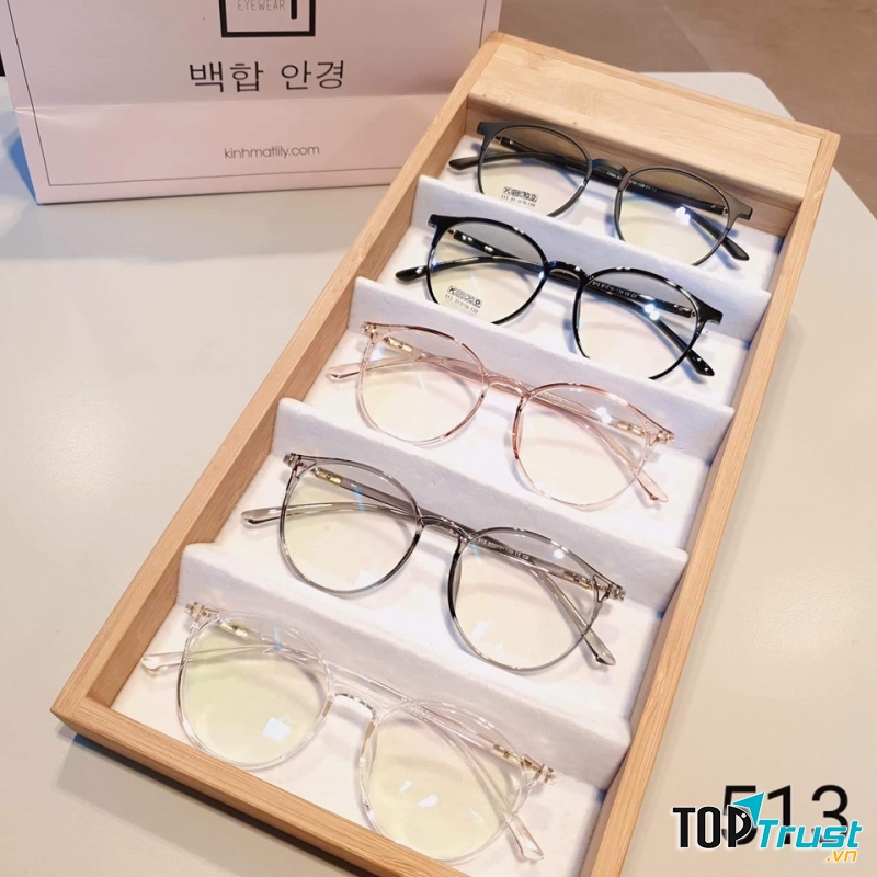 Kính cận theo style Hàn Quốc được nhiều bạn tuổi teen yêu thích