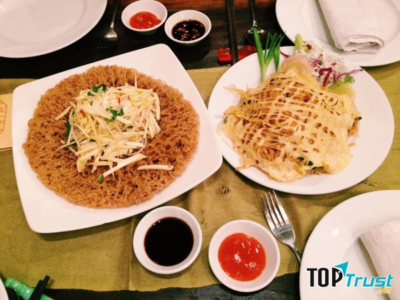 Món ăn tại nhà hàng Lạc Thái