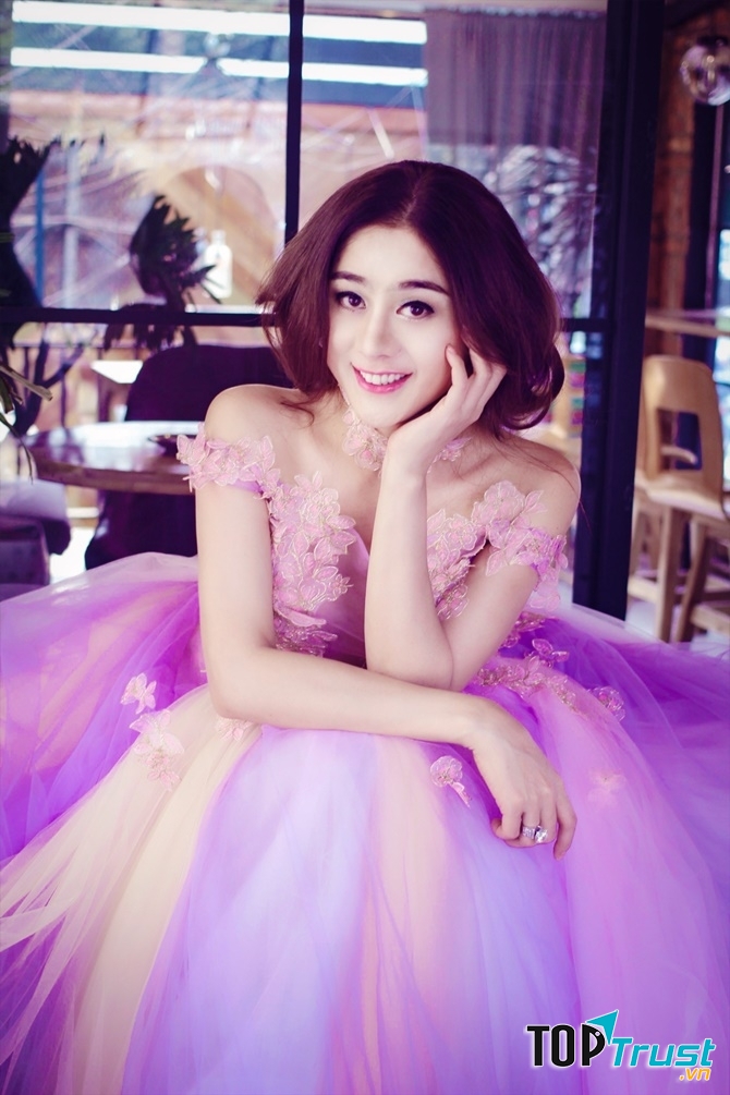 Lâm Khánh Chi nhẹ nhàng, quyến rũ