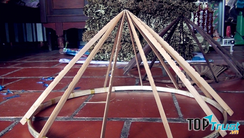 Khuôn nón thành phẩm. Ảnh: Thế Anh