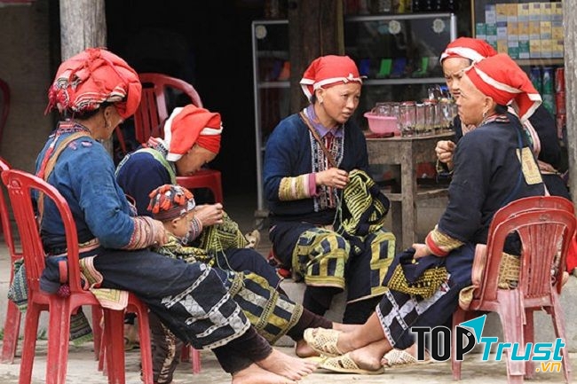 Làng thổ cẩm Tả Phìn nổi tiếng