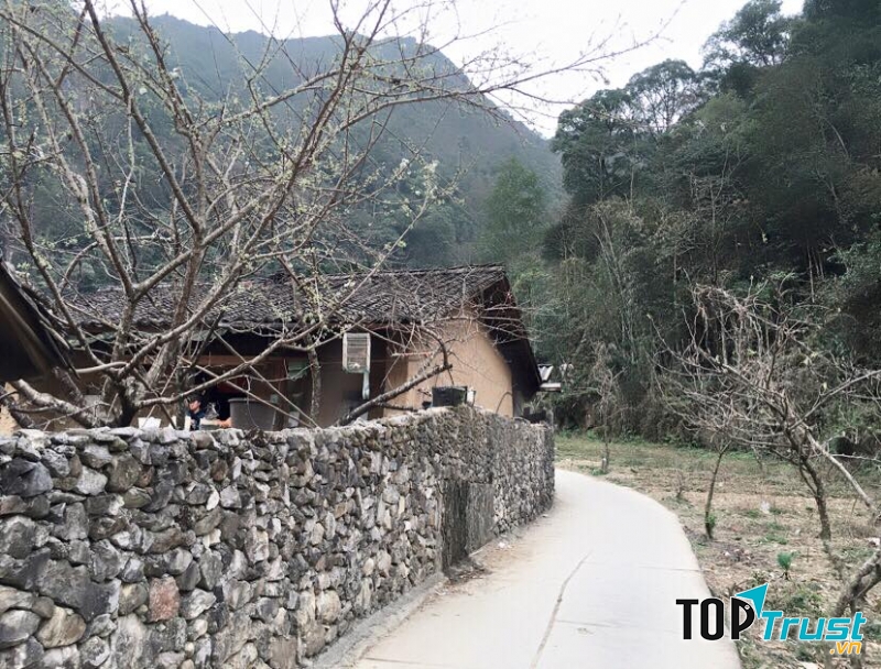 Làng văn hóa Lũng Cẩm