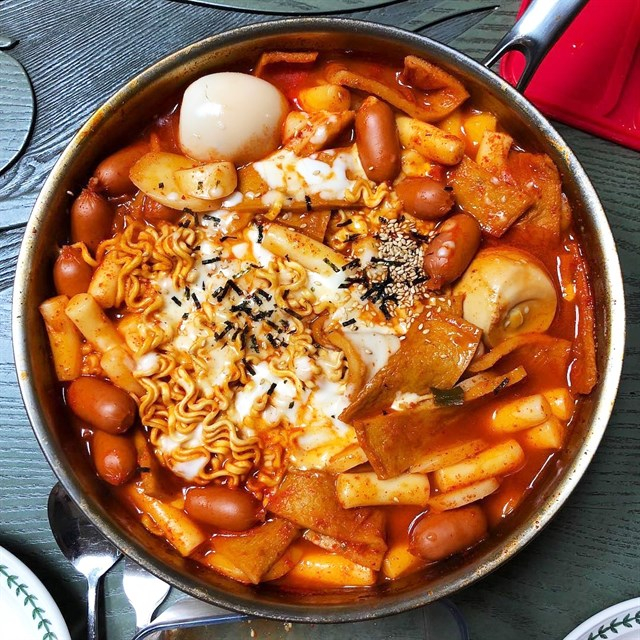 Lẩu tokbokki