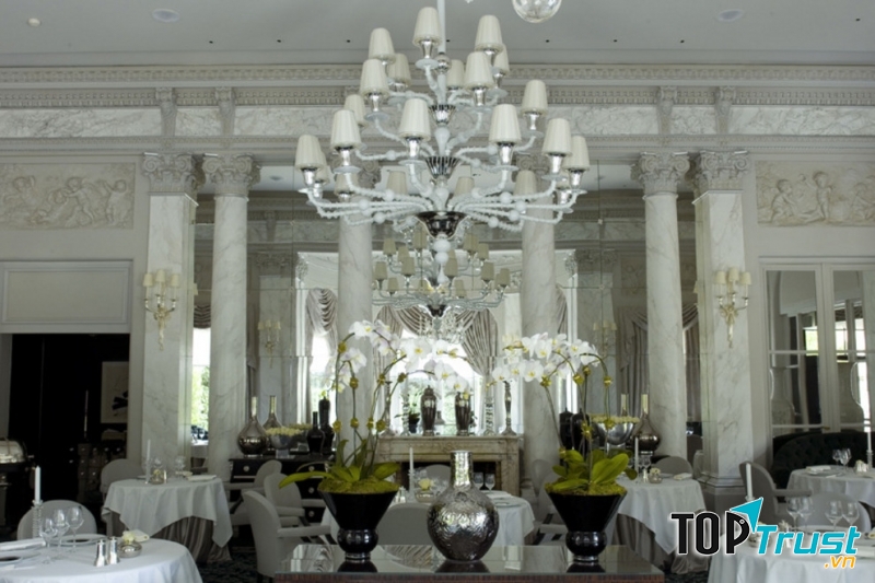 Không gian sang trọng bên trong Le Pre Catelan