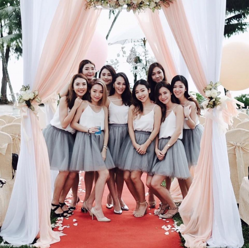 Bạn có muốn cùng hội bạn thân diện đồ cặp như thế này chưa?