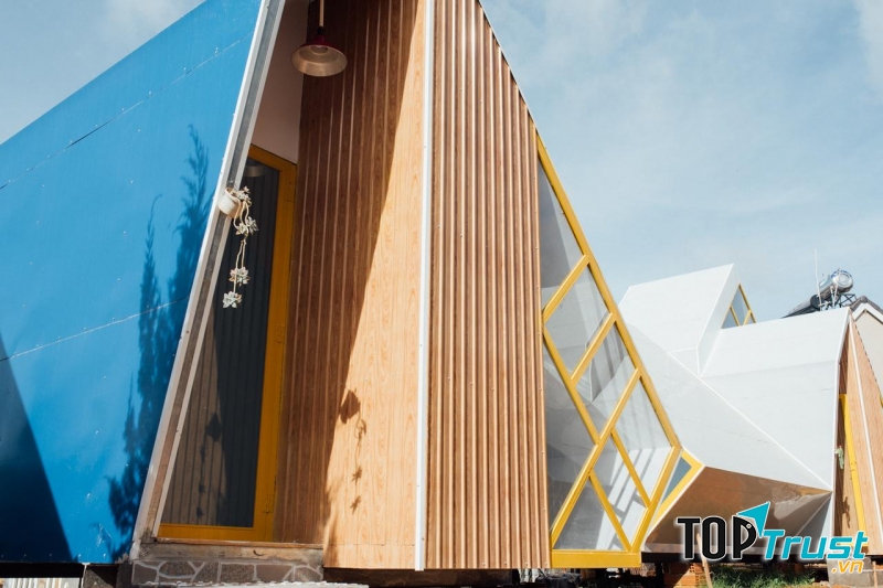 Légume Home được thiết kế theo phong cách từng phòng riêng nằm trong vườn cây cối do Ba Légume trồng