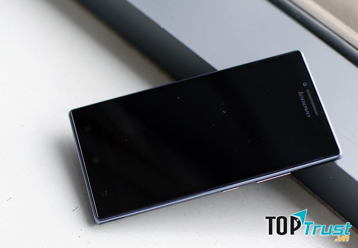 Một yếu tố mà Lenovo dùng để đánh vào tâm lý người sử dụng chính là độ “trâu” của pin dùng được nhiều giờ liền mà không cần cắm sạc.