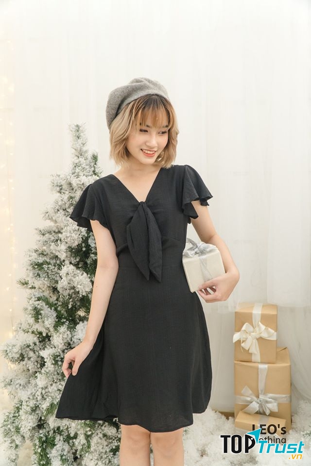 Mẫu mã của LEO's luôn cập nhật theo xu hướng, theo gam màu đang làm mưa làm gió.