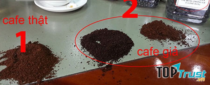 Nhìn màu bột cà phê để phân biệt