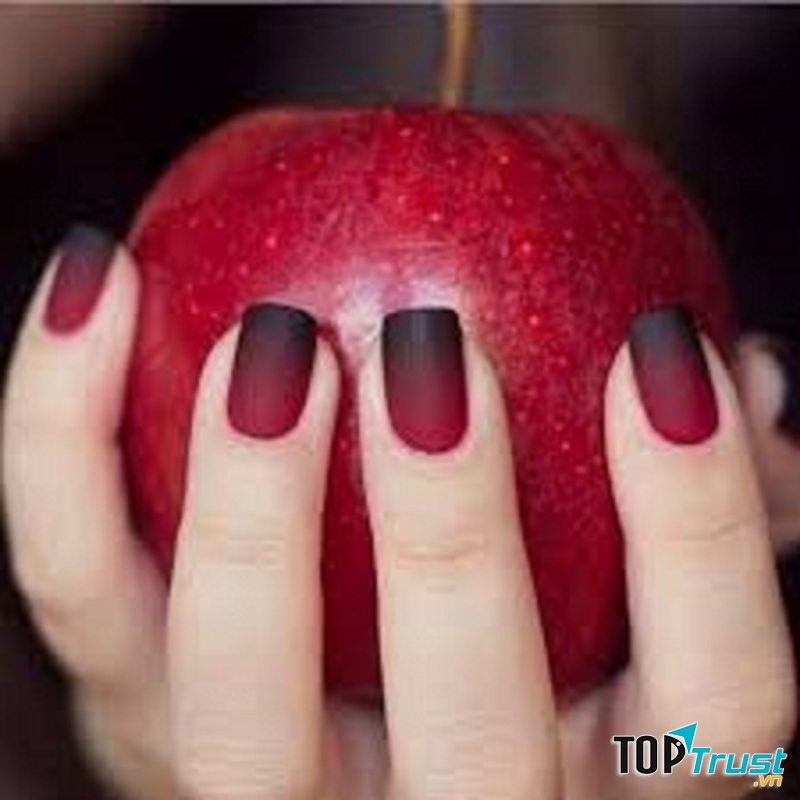 Màu đỏ bầm thể hiện sự quyến rũ