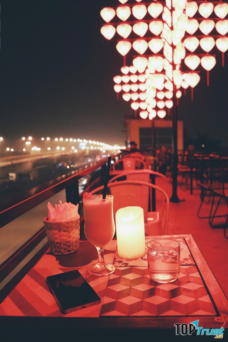 Mèo coffee - Không gian lãng mạn trên tầng 4