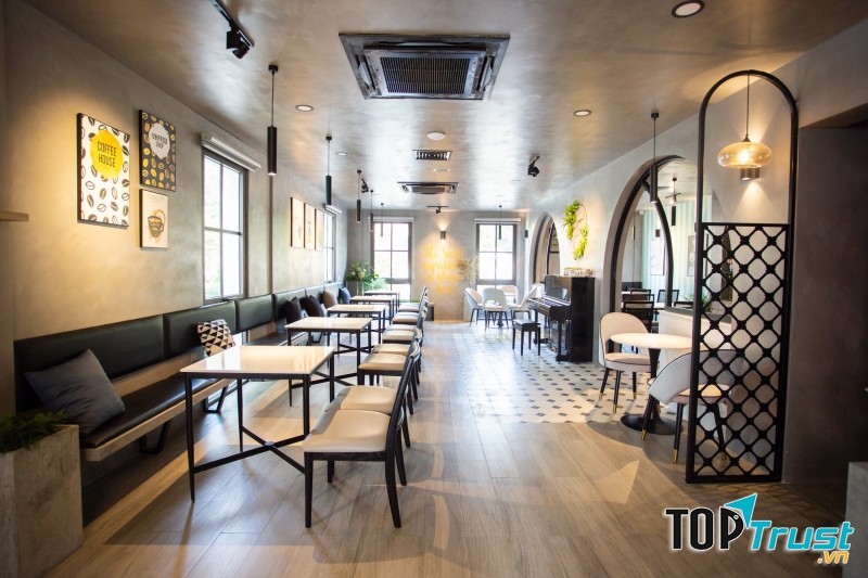 Quán có không gian cực xịn với 2 tông màu chủ đạo là xám và trắng.