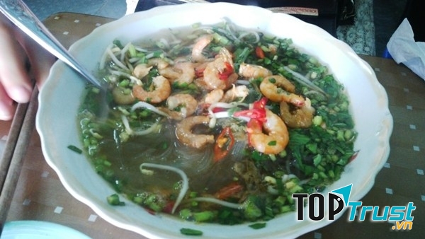 Miến tôm lạ miệng, 25 – 35k/ bát tùy nơi bán.