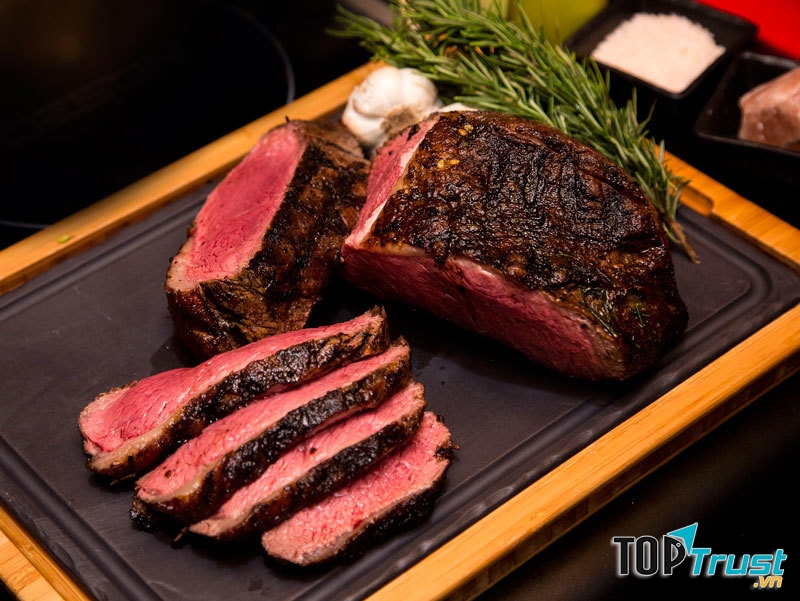 Món bít tết đặc sắc tại  Moo Beef Steak