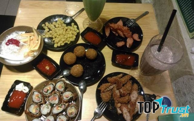 Những món ăn vặt thơm ngon tại Moon Quán