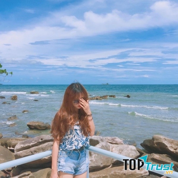 Mũi Gành Dầu là nơi khá yên tĩnh,nguyên sơ và bình lặng tới bất ngờ.