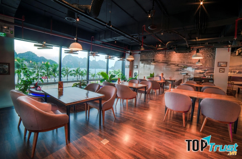 Thiết kế cửa kính tiện lợi, bạn sẽ không bị vướng tầm nhìn