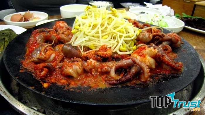 món ăn tại  Na Jeong-sun Halmae Jjukkumi