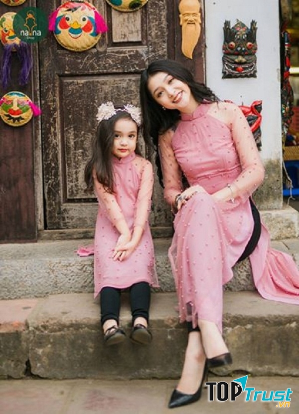 Áo dài truyền thống lãng mạn khi Tết đến xuân về