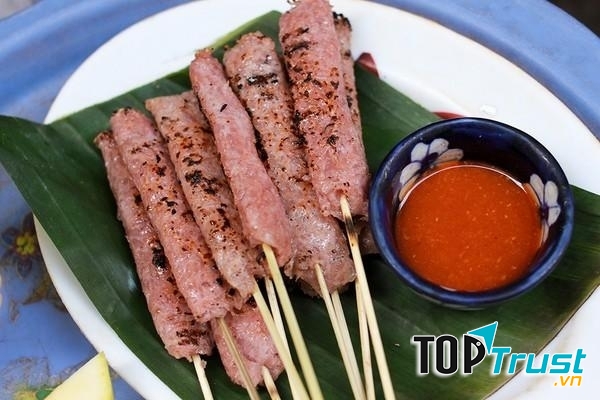 Nem chua nướng cô Phượng