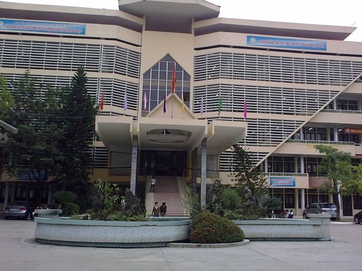 Hình ảnh con đại bàng Chúa đang tung cánh