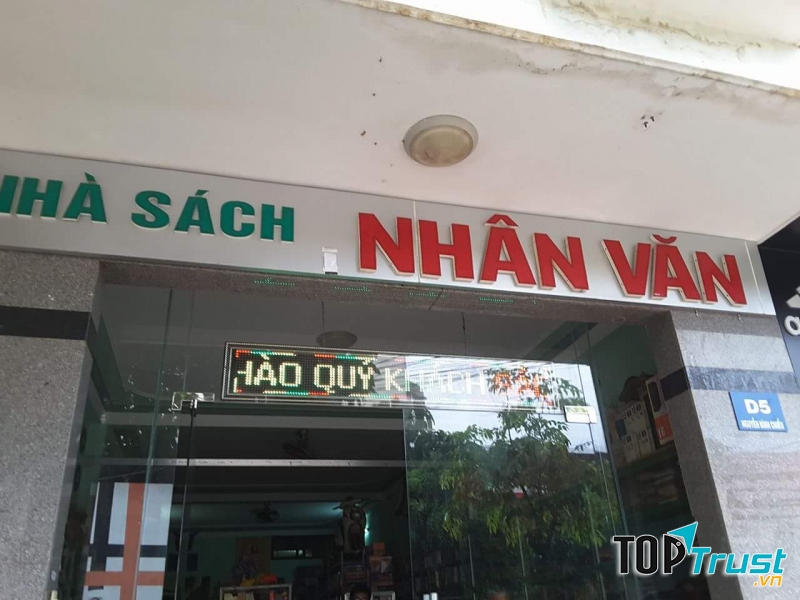 Nhà sách Nhân Văn