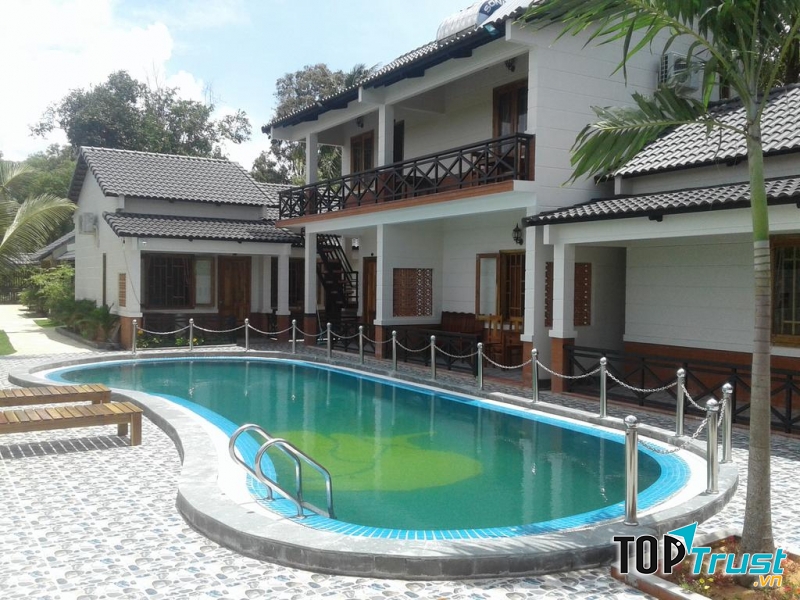 Căn hộ Nhat Huy Bungalow có view nhìn ra hồ bơi