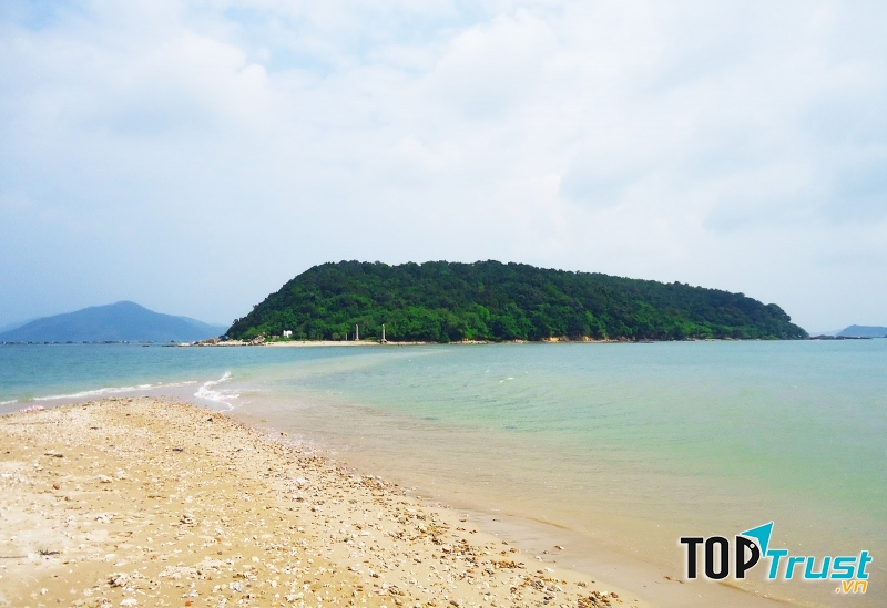 Con đường mòn nối liền tới đảo