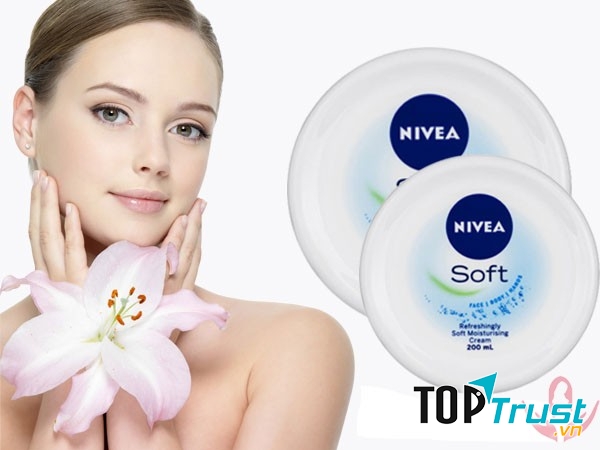 Với chiết xuất từ dầu Jojoba và Vitamin E, giúp cho bạn có một làn da mịn màng và trắng sáng