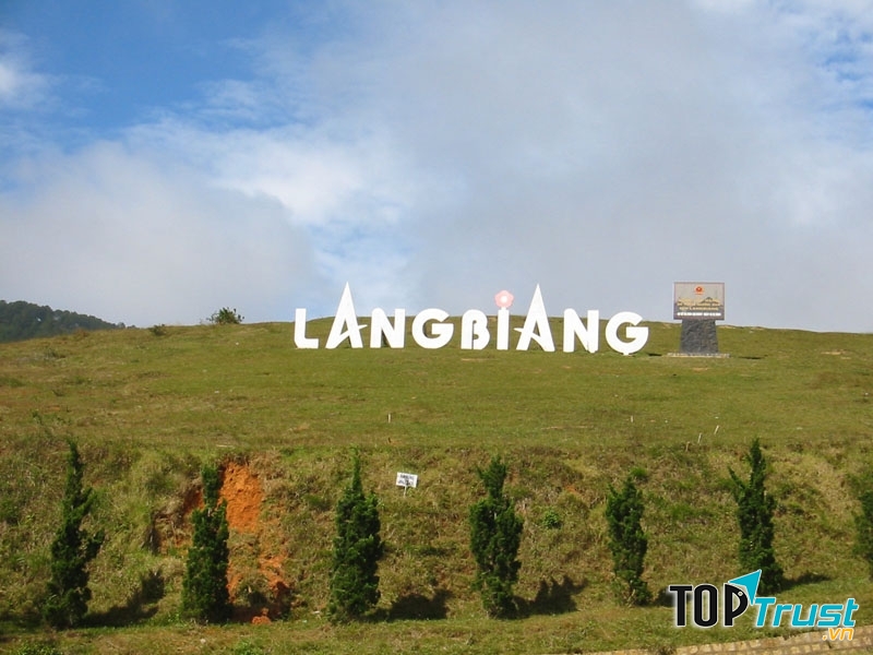 Núi Langbiang