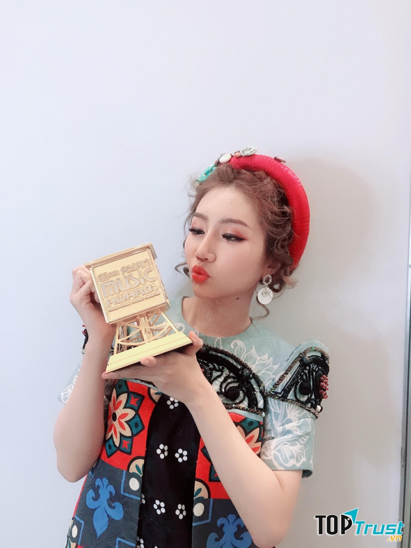 Orange vui mừng khi nhận được cup