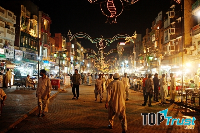 Pakistan là một quốc gia Nam Á với hơn 206.475.732 người, xếp thứ 6 trên thế giới.