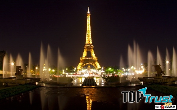 Paris được mệnh danh là kinh đô ánh sáng.