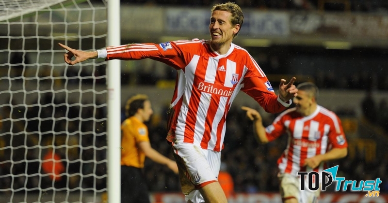 Peter Crouch vẫn ra sân đều đặn trong màu áo Stoke City