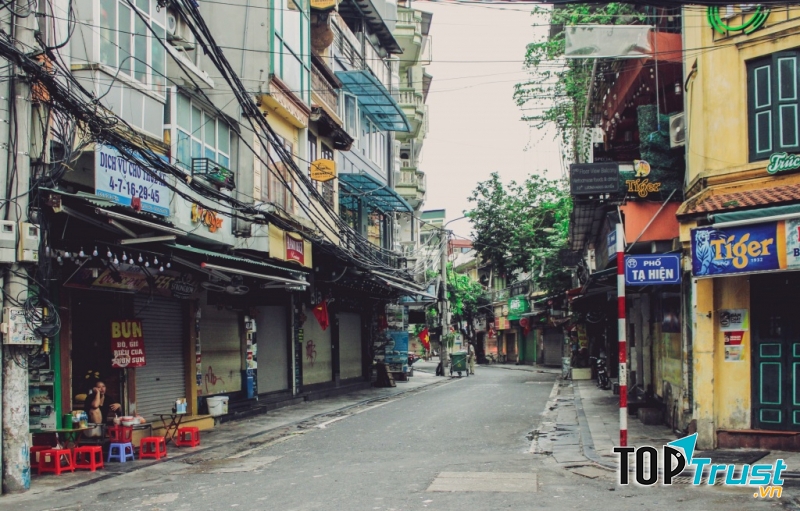 Phố Tạ Hiện cổ kính