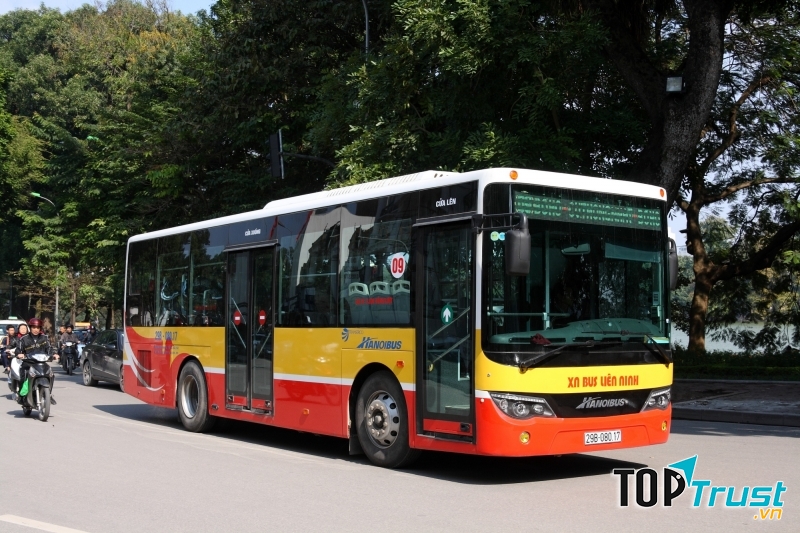 Lựa chọn xe bus vừa tiện lợi vừa tiết kiệm. Ảnh minh họa.