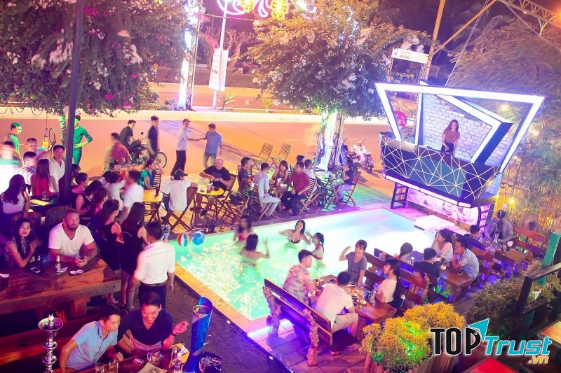 Pool pub Nha Trang
