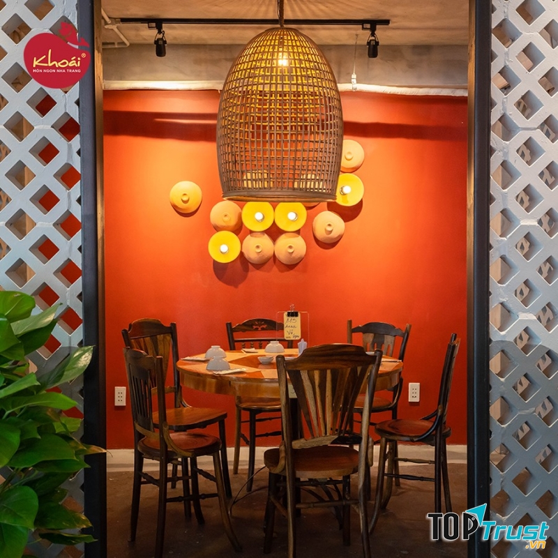 Một góc của Quán Khoái