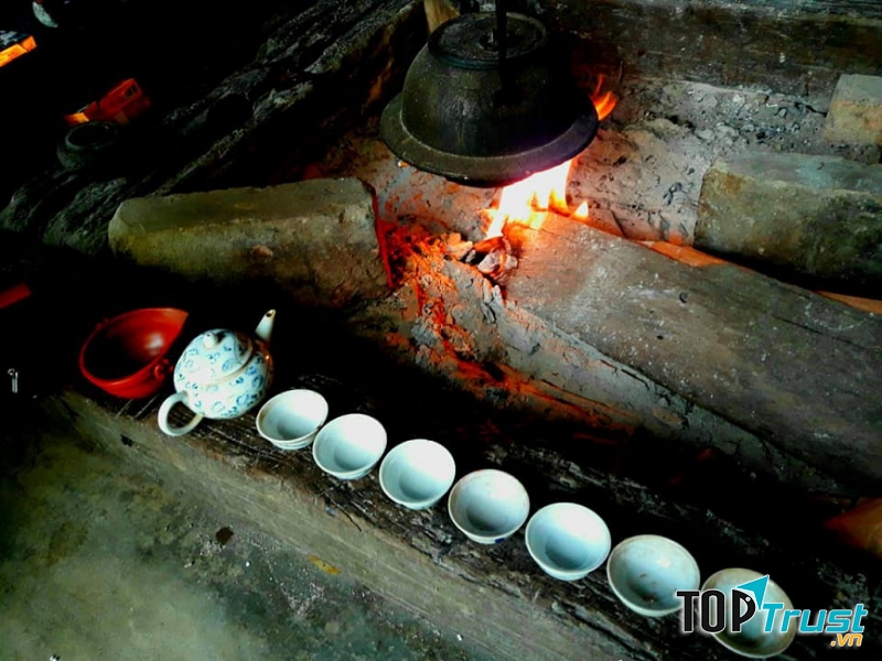 Nấu trà bên bếp lửa hồng