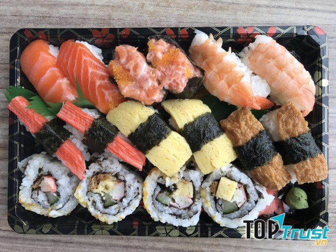 Hộp sushi to tại Aeon Mall