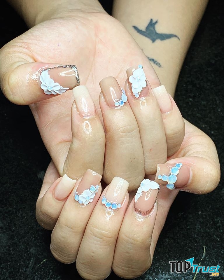 Roxy Trang Nail