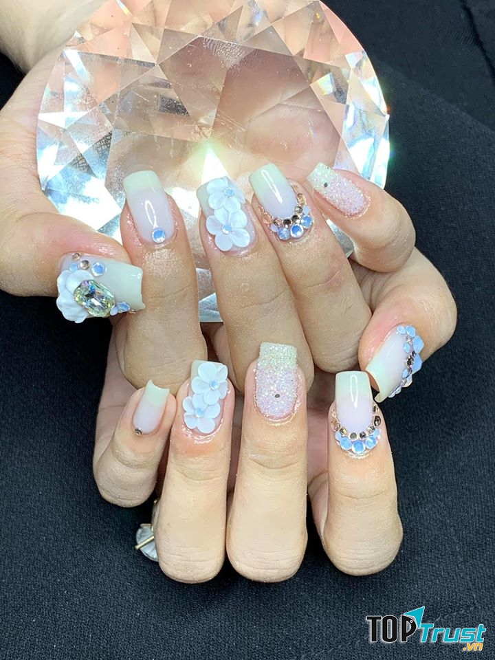 Roxy Trang Nail