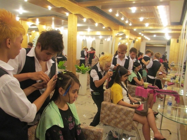 Salon tóc Văn Sáu