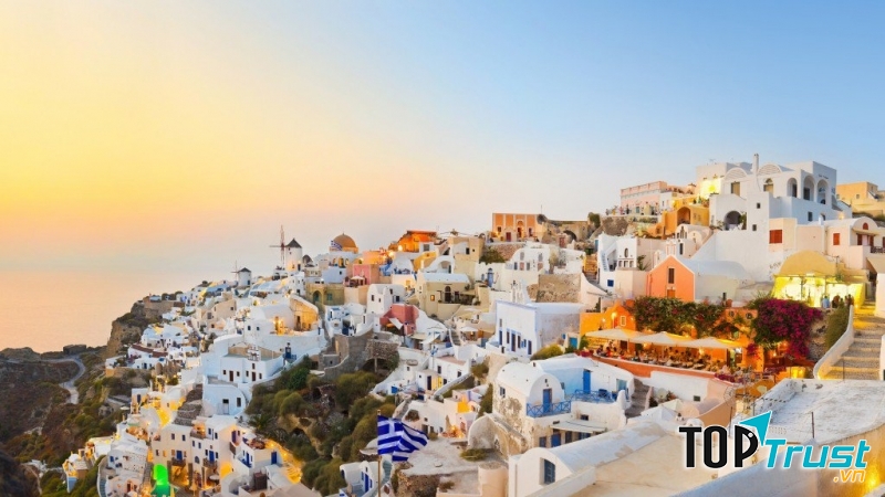 Các công trình ở Santorini đều đồng nhất kiến trúc mái vòm