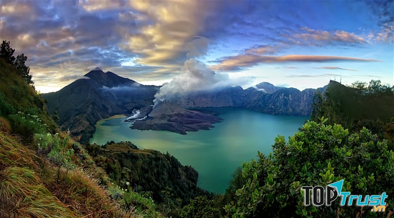 Vẻ đẹp hoang sơ của đảo chính là bức tranh phong cảnh làm mê đắm lòng người.