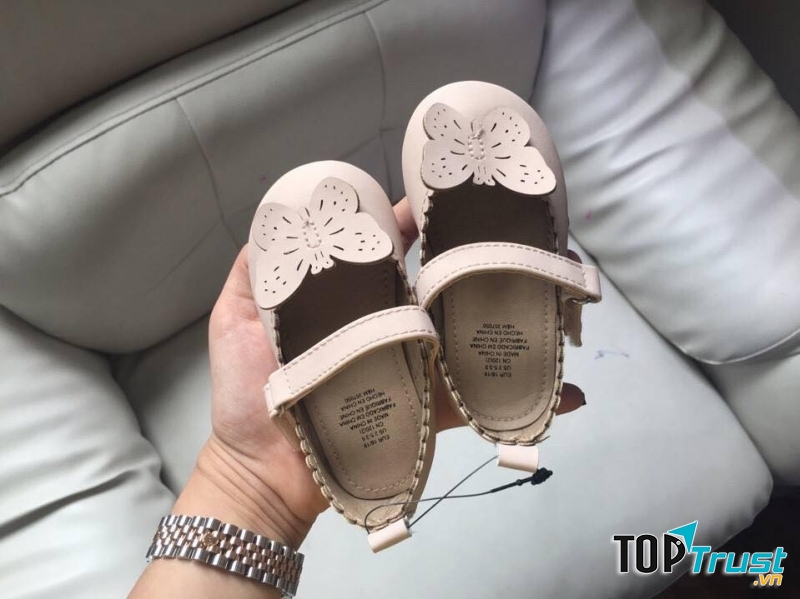 Giày dép bé gái.