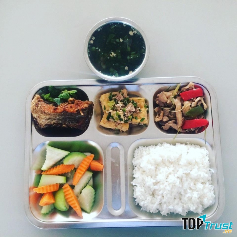 Suất ăn mẫu 6 giá 18.000 đ