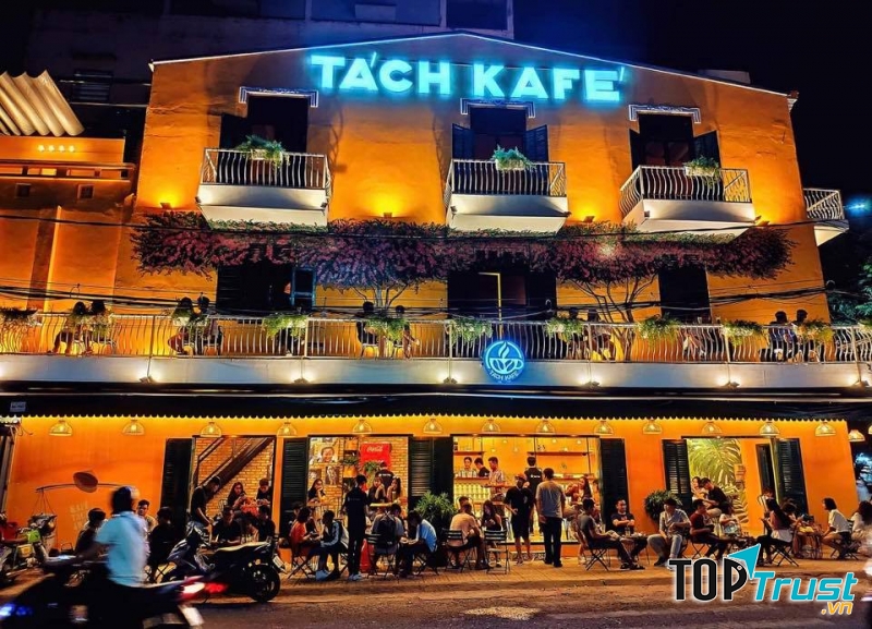 Tách Kafe đường Hai Bà Trưng
