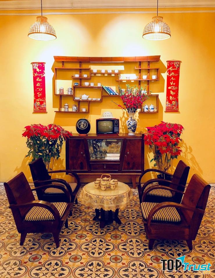 Không gian cổ kính tại Tách Kafe